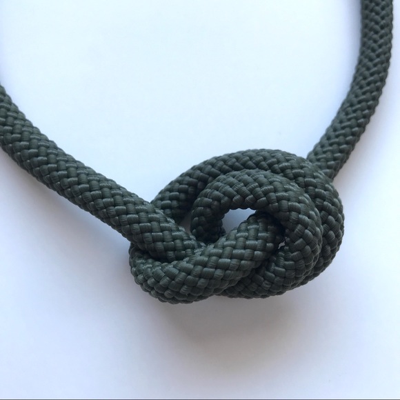 Olive green rope necklace - Multiple ways to wear - Picture 3 of 14